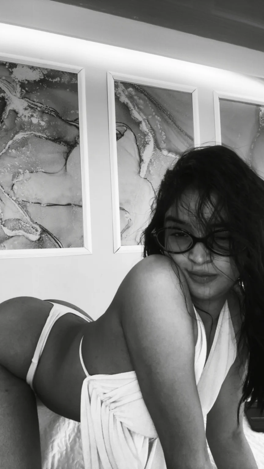 XXX Porn Photo of Nude VanessaDoofenshmirtz 12