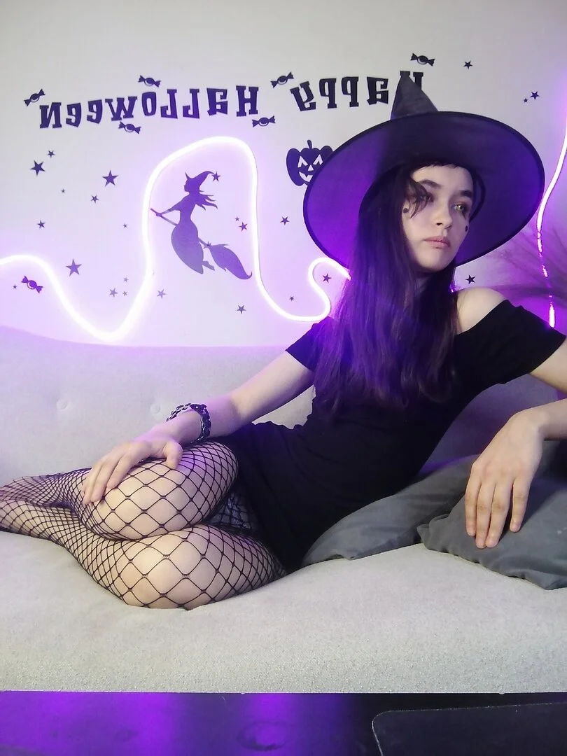 XXX Porn Photo of Nude Emily_Strikeee 7