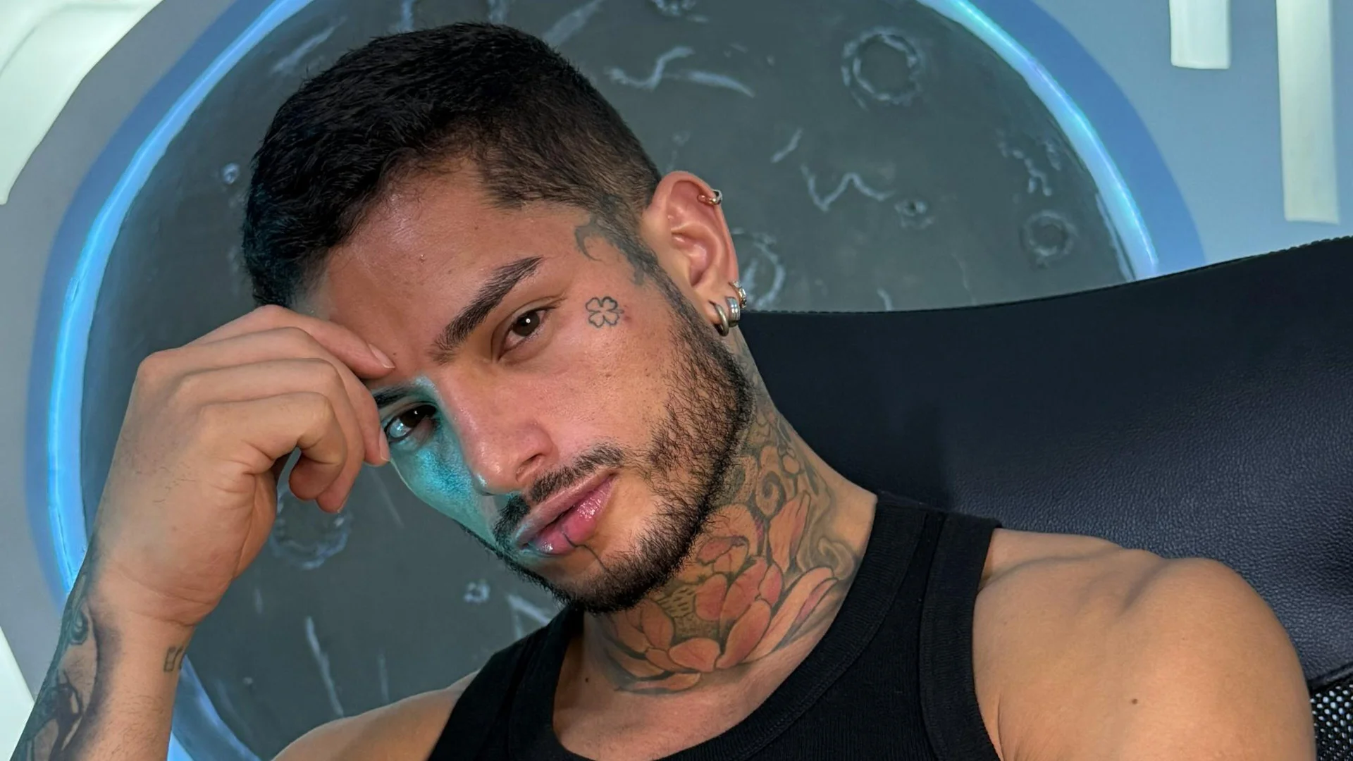 XXX Porn Photo of Nude Alanrodgers 17