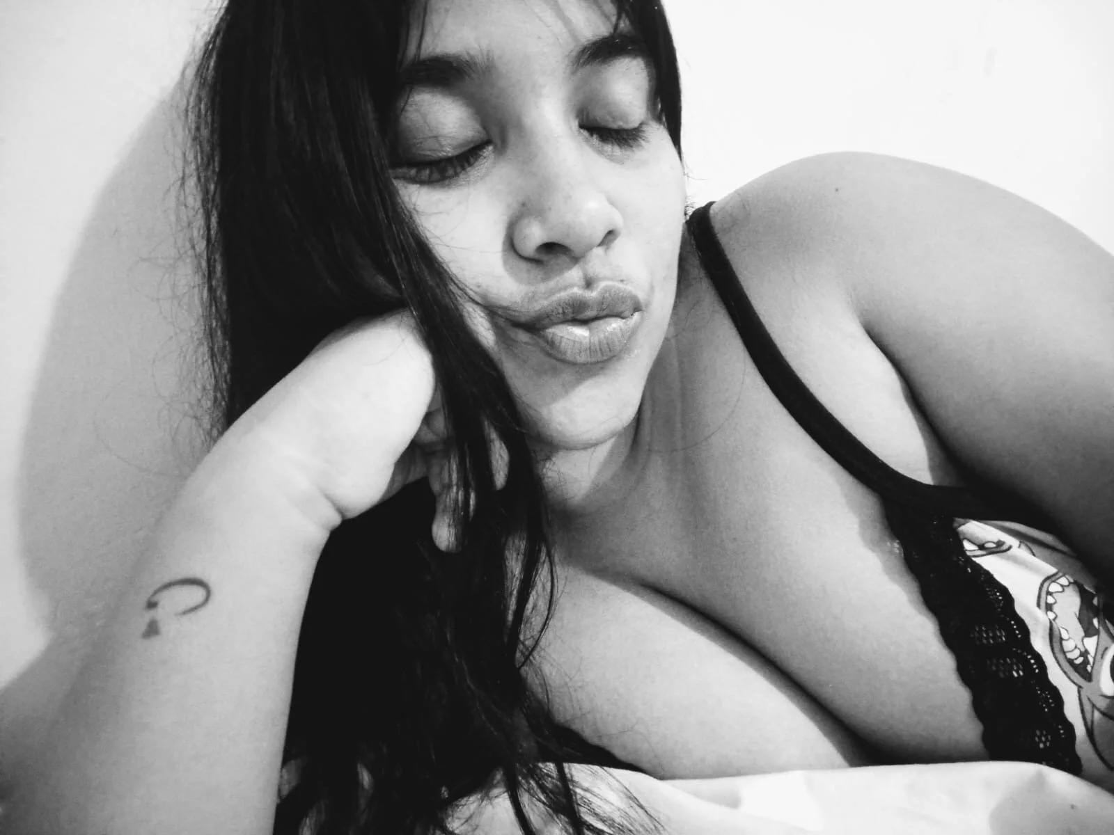 XXX Porn Photo of Nude Dakota_big 1