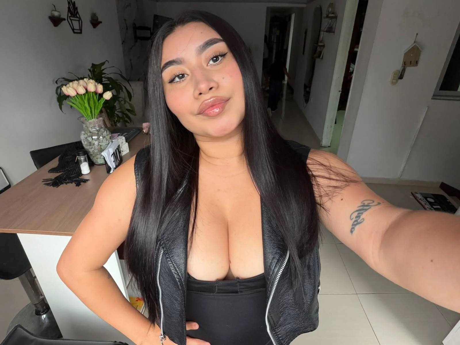 XXX Porn Photo of Nude baddlygirlXXX 3