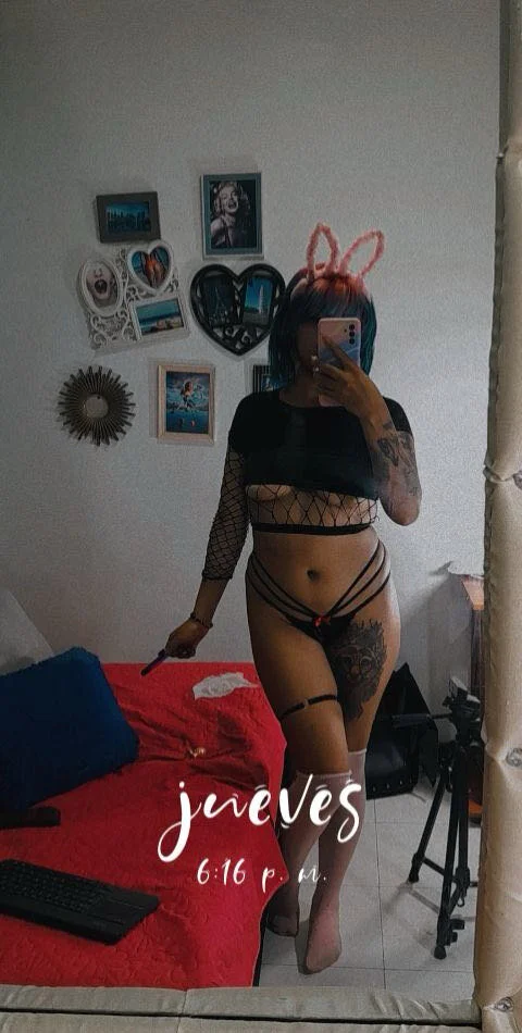 XXX Porn Photo of Nude puepleholly 12