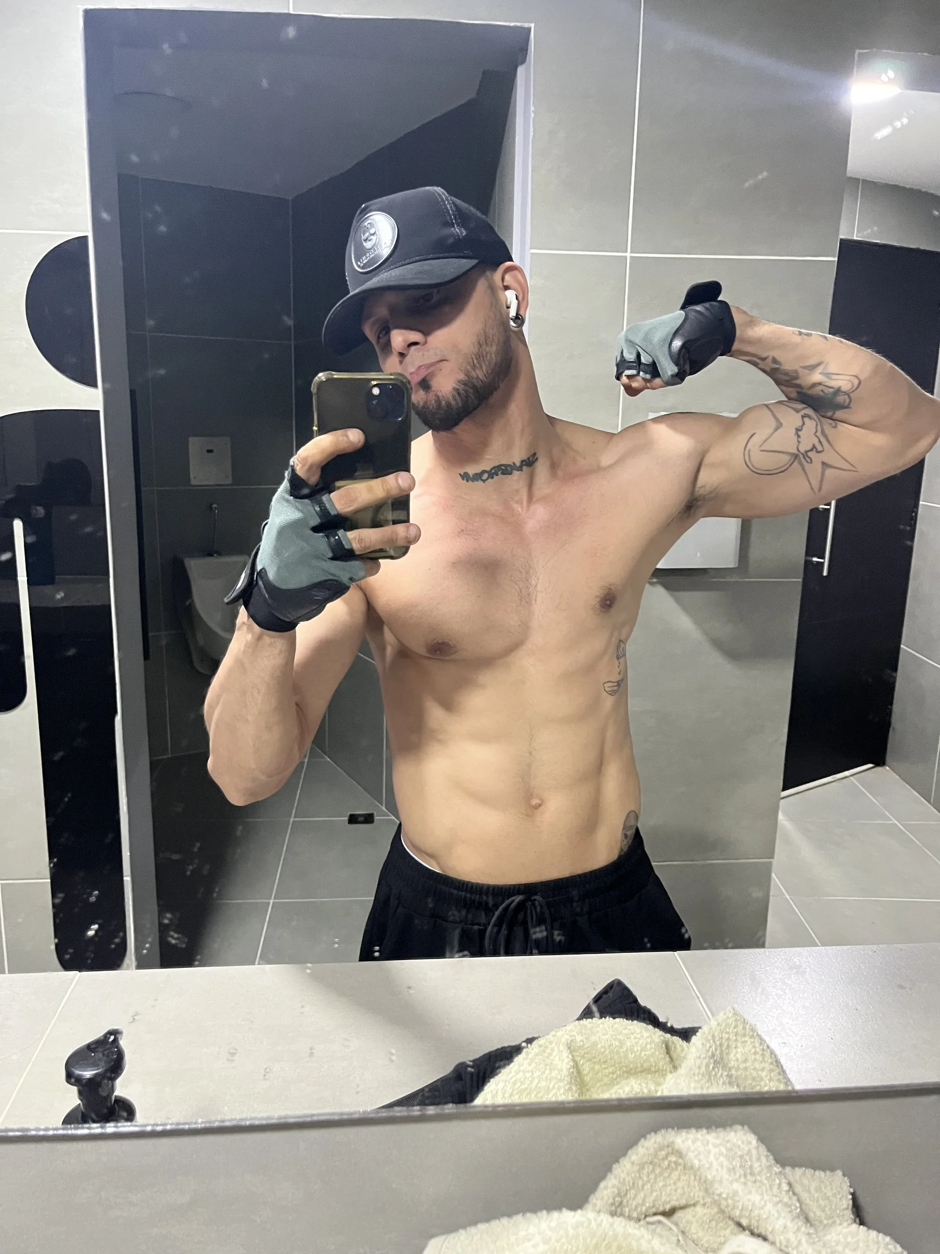 XXX Porn Photo of Nude morenosiam 21