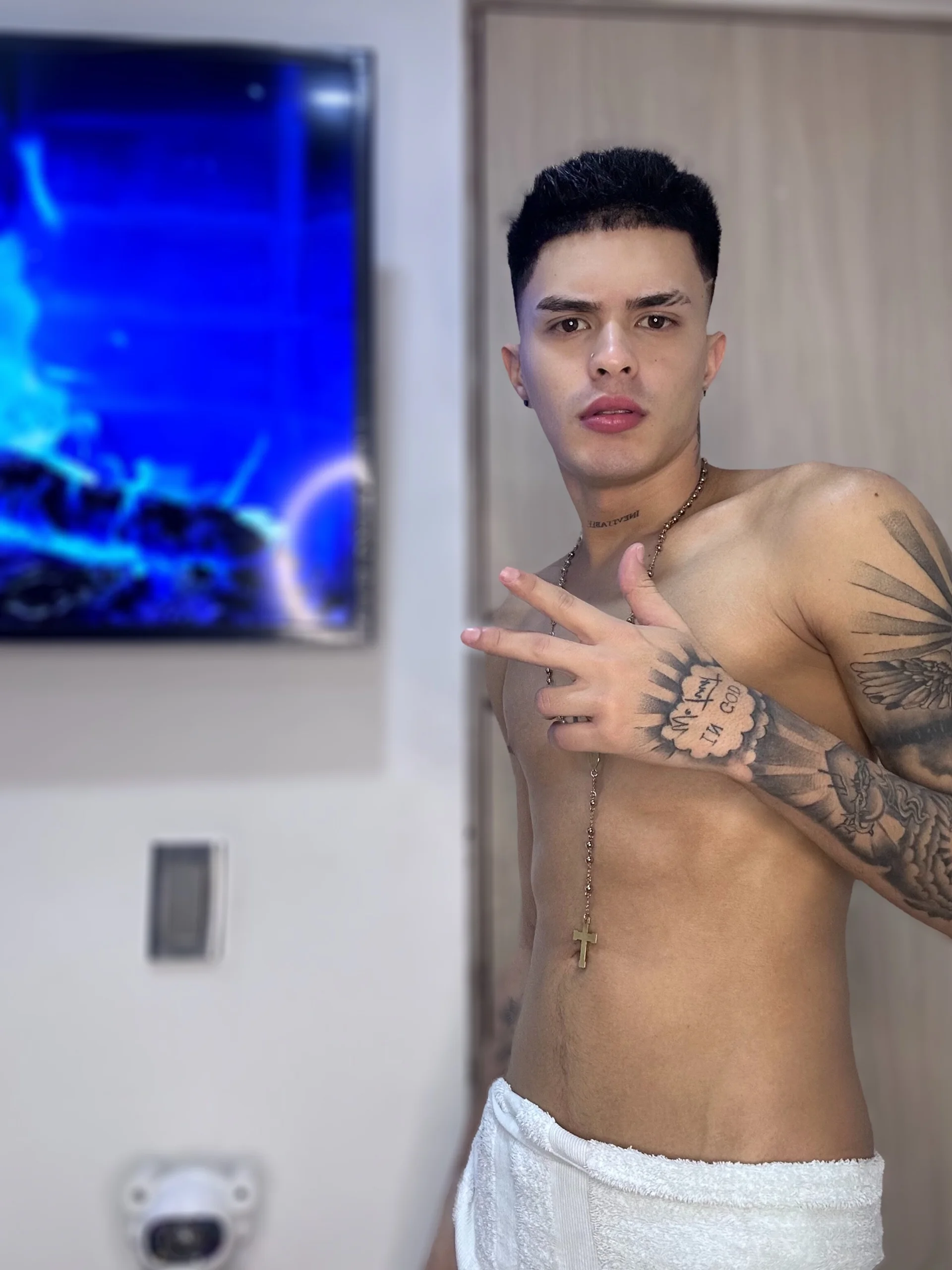 XXX Porn Photo of Nude huge_Santiago 27
