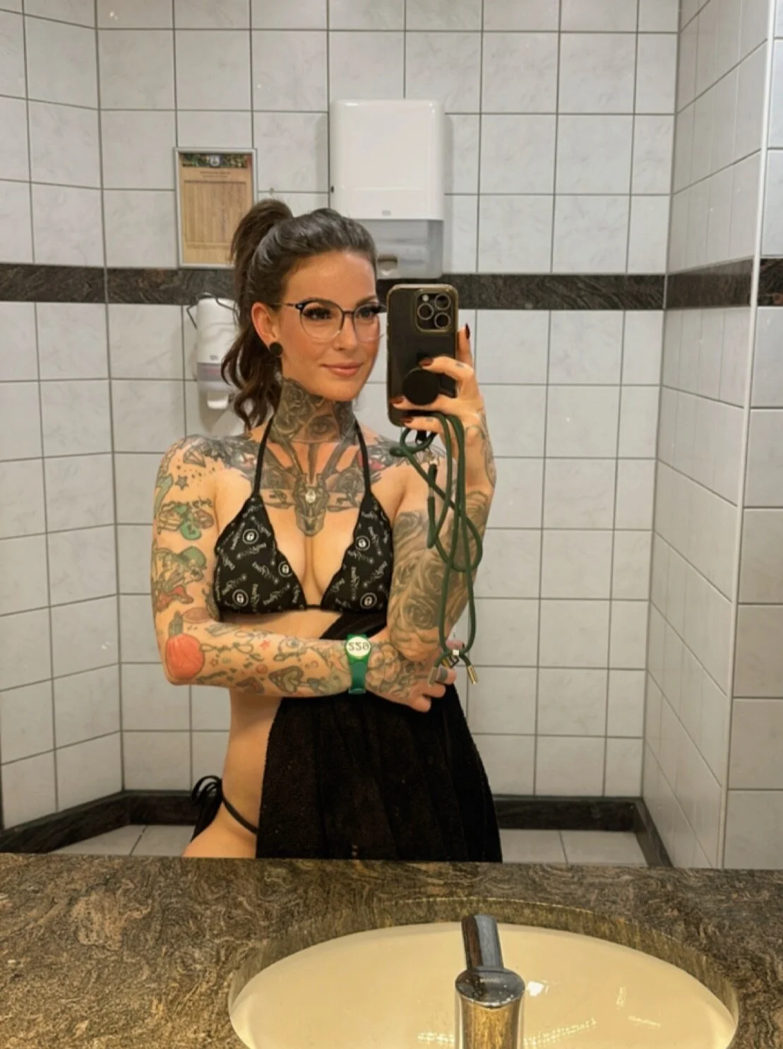 XXX Porn Photo of Nude BrownieyQueen 37