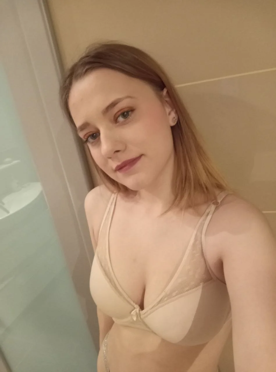 XXX Porn Photo of Nude HollieCollelo 47