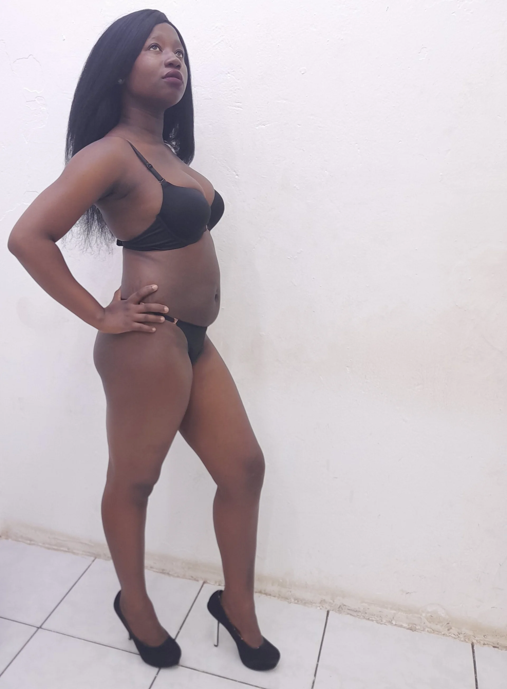 XXX Porn Photo of Nude PetiteDiamondxxX 3