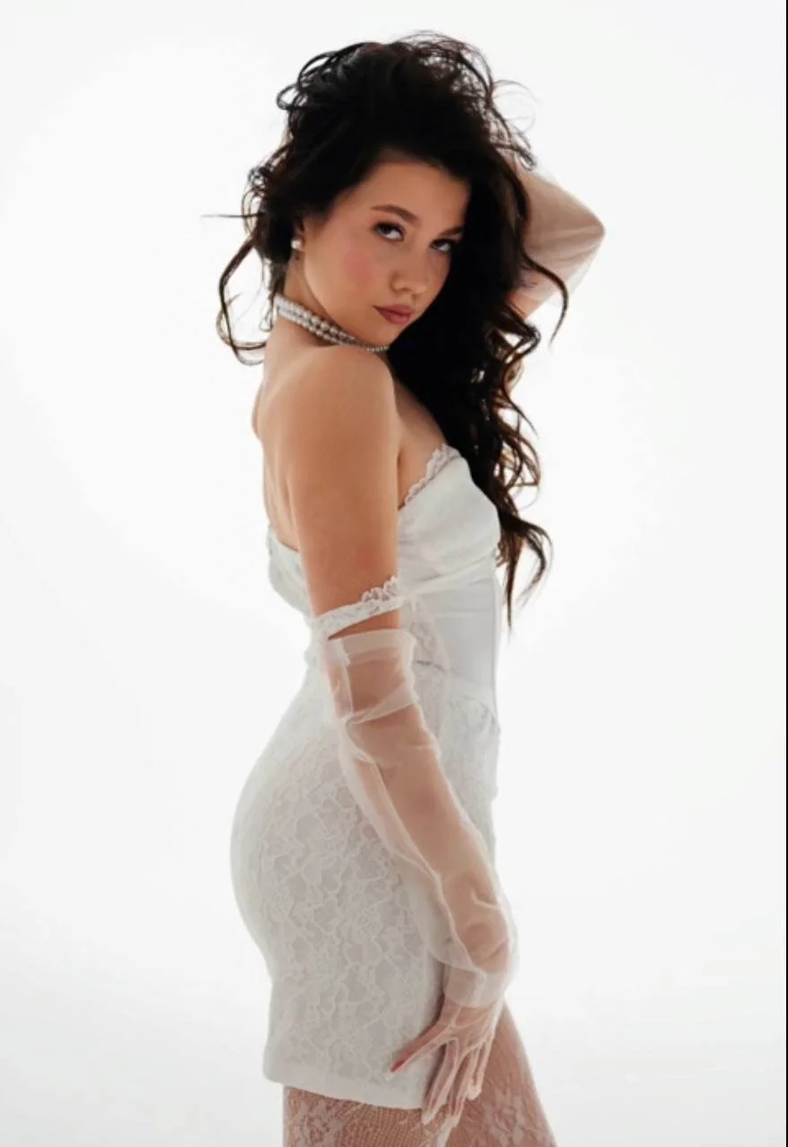 XXX Porn Photo of Nude AnikaWohlwend 3