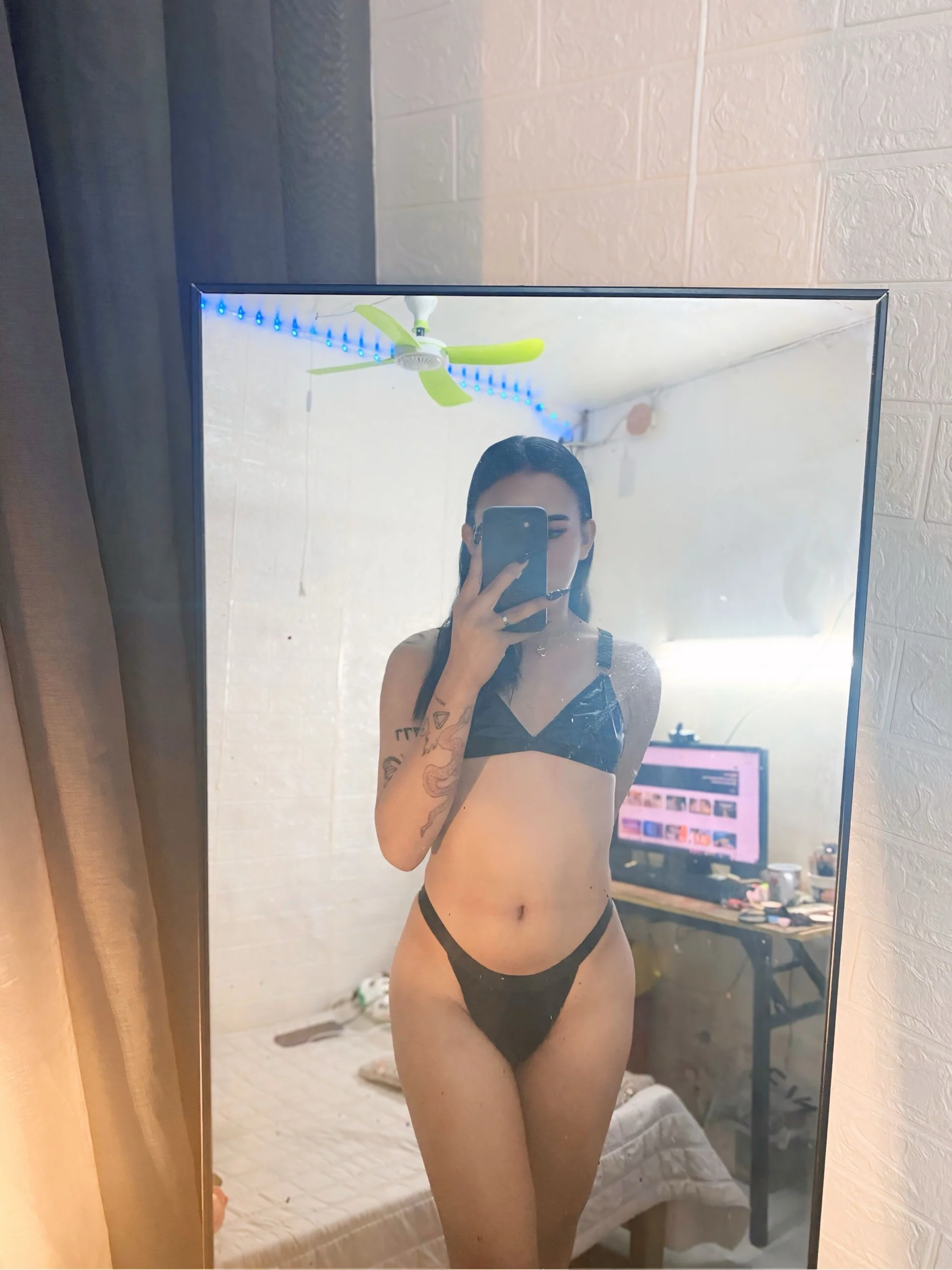 XXX Porn Photo of Nude blowzy_sexy 16