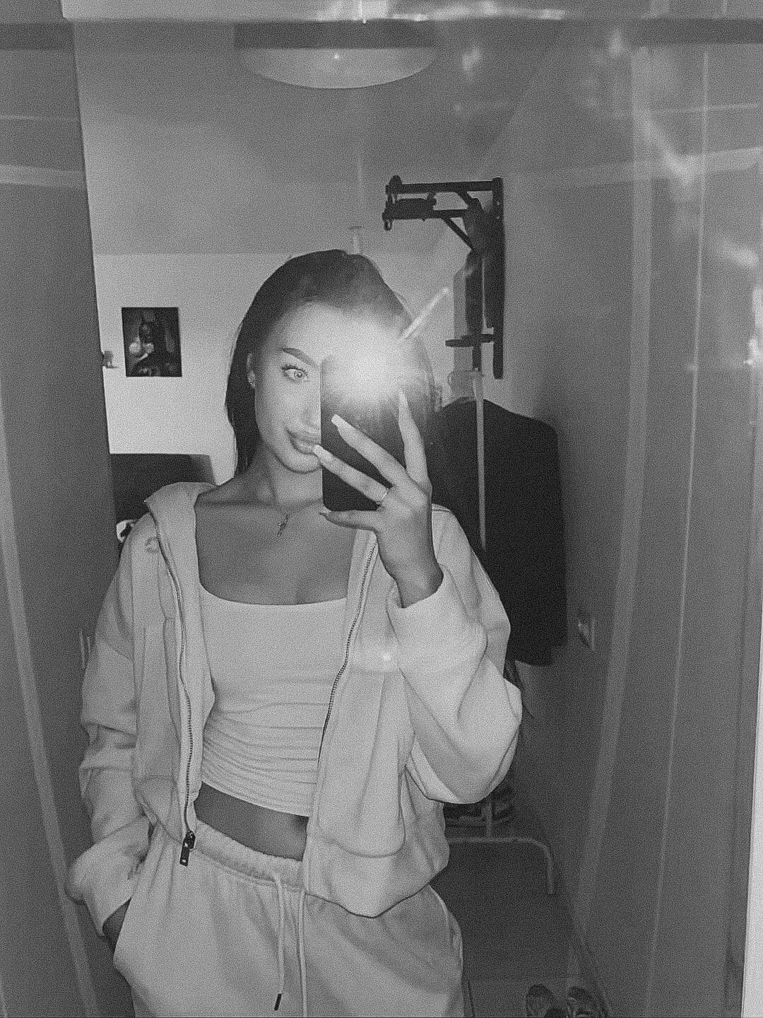 XXX Porn Photo of Nude EmilyGlowing 9