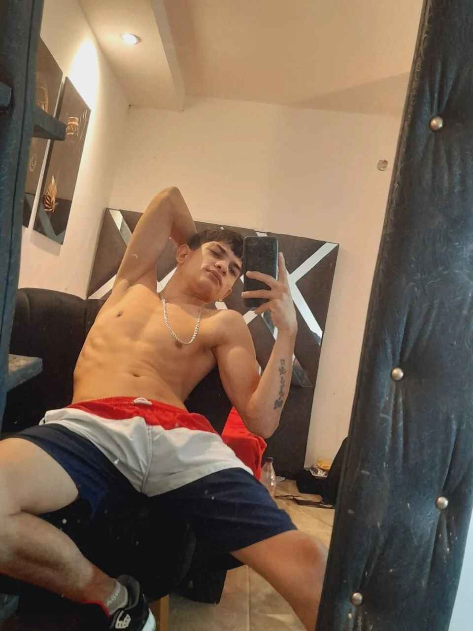 XXX Porn Photo of Nude Jesshot_bigcock20cm 1