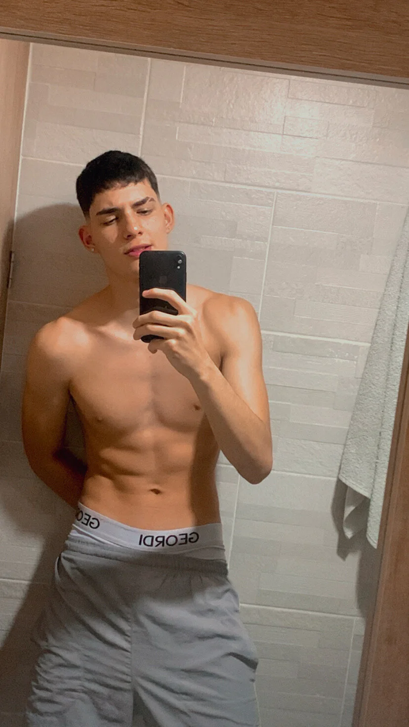 XXX Porn Photo of Nude god_drake 43