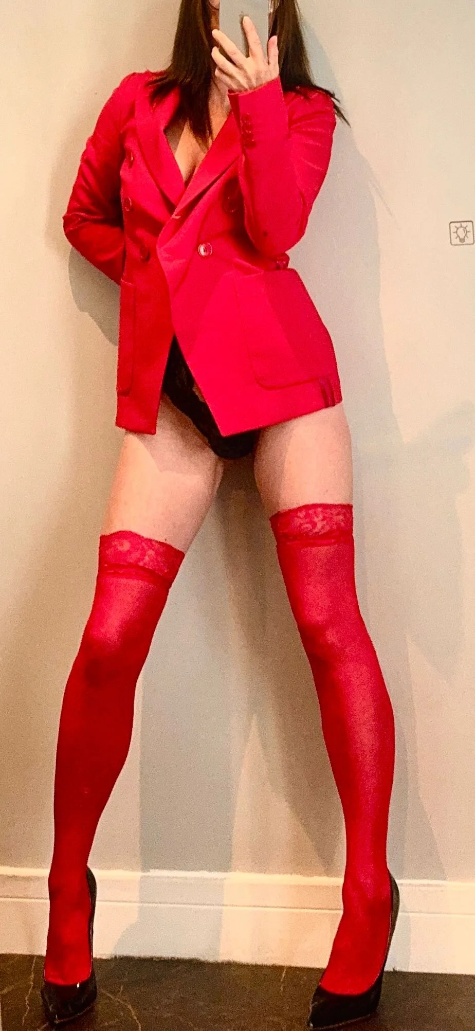 XXX Porn Photo of Nude foxyroxymilf 6