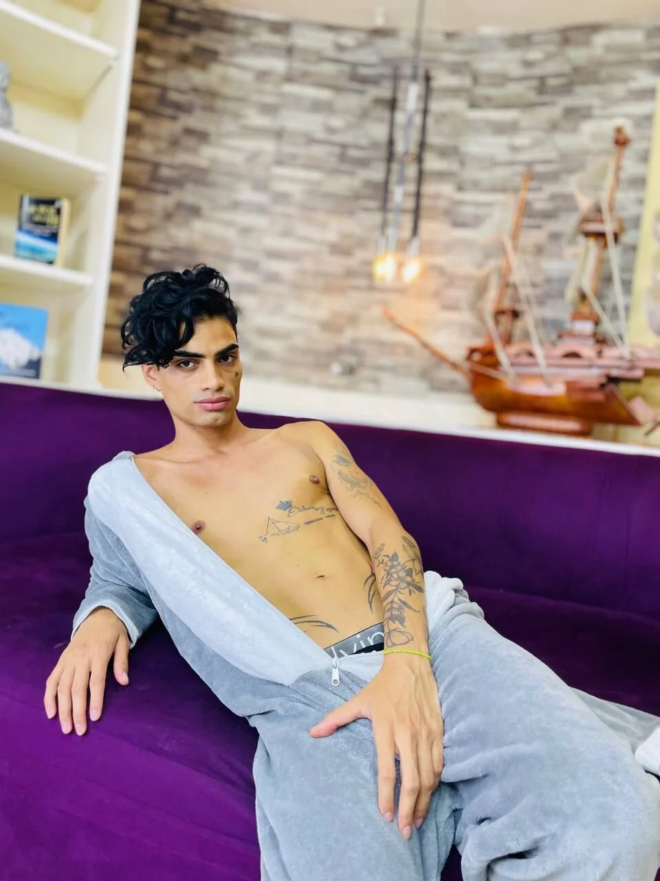 XXX Porn Photo of Nude Gay_Red_Room 22