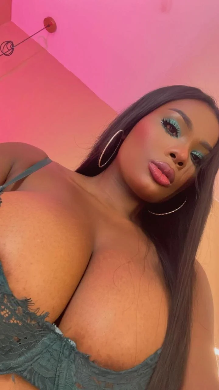 XXX Porn Photo of Nude huge_boobs_ebony_ 6