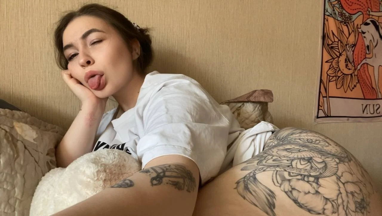 XXX Porn Photo of Nude LisaCase 13