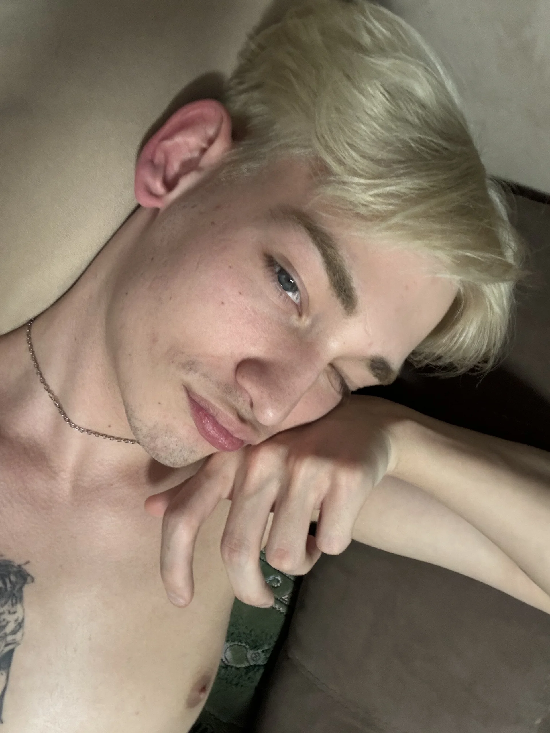 XXX Porn Photo of Nude Julian_wins 5