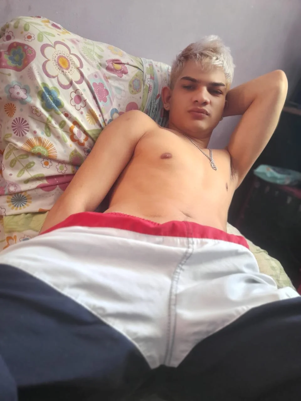 XXX Porn Photo of Nude Jesshot_bigcock20cm 2