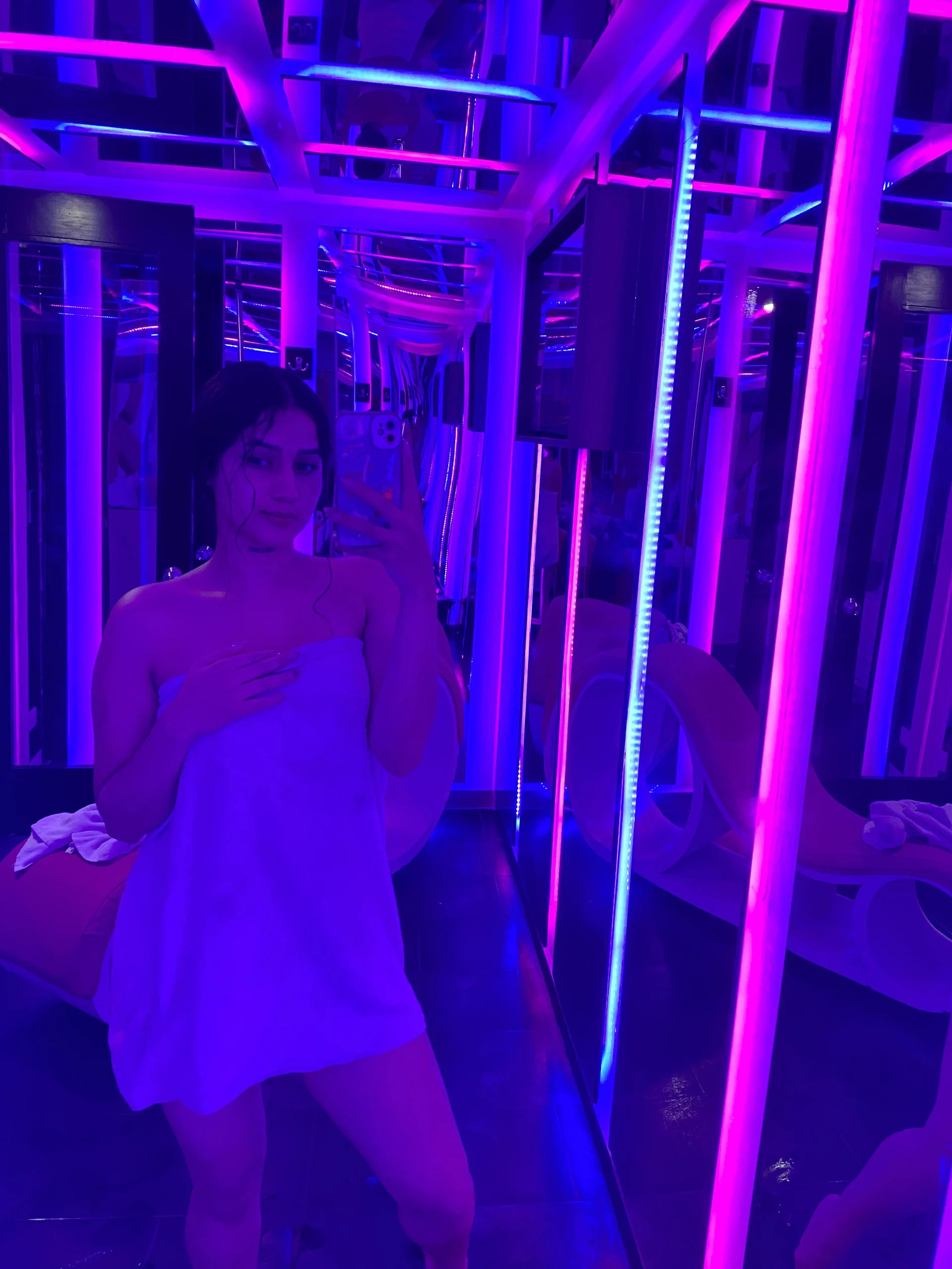 XXX Porn Photo of Nude holly_squirtt 5