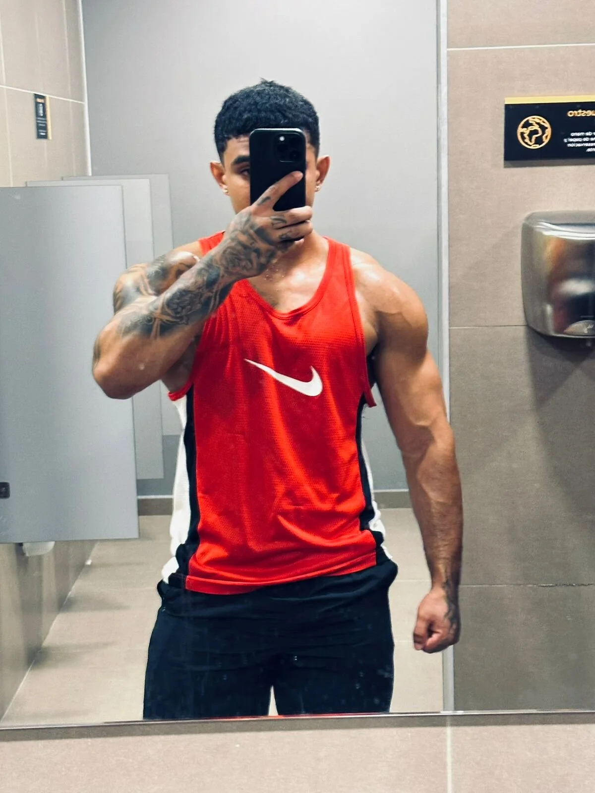 XXX Porn Photo of Nude Andrewadamsx 15