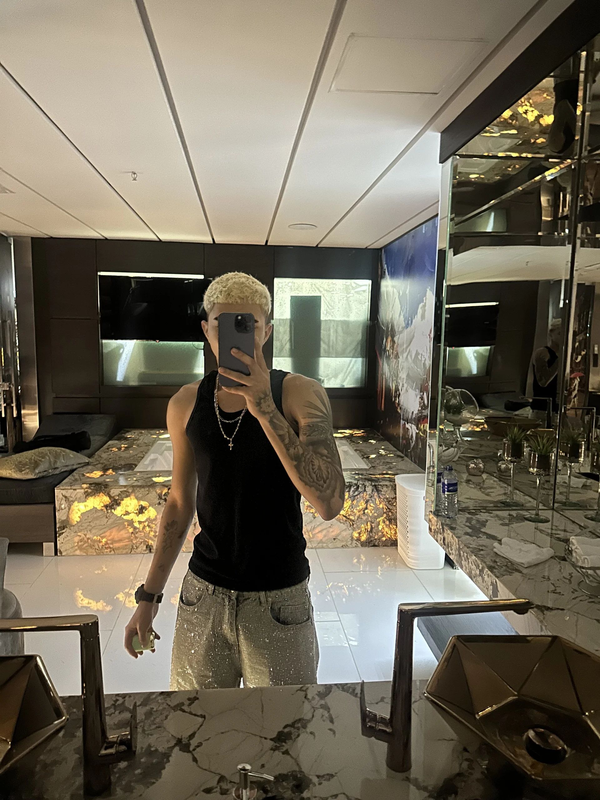 XXX Porn Photo of Nude huge_Santiago 54