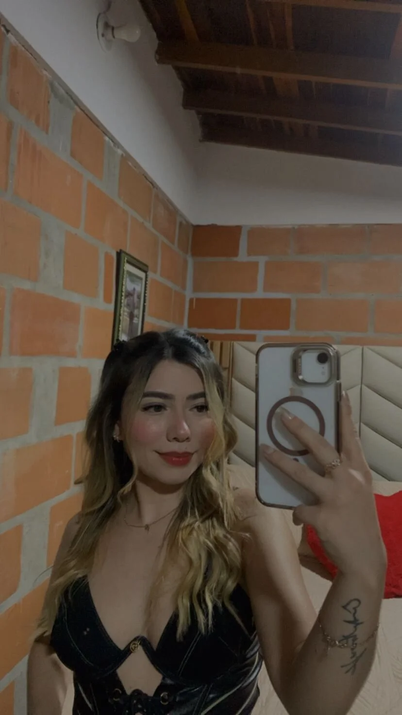 XXX Porn Photo of Nude emi_bloom 2