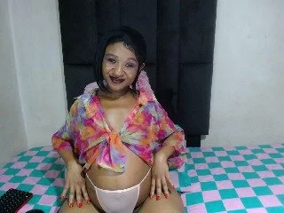XXX Porn Photo of Nude GoldenBigAssCurvy 3