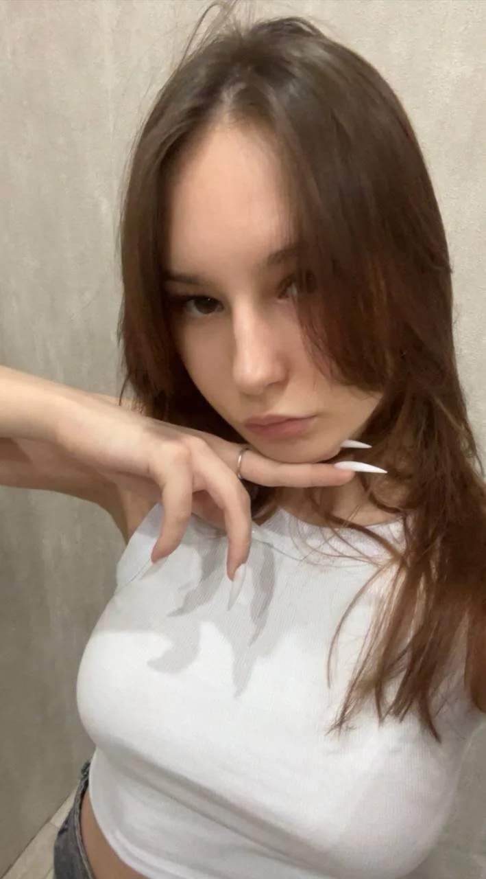 XXX Porn Photo of Nude emmelieflorence 13