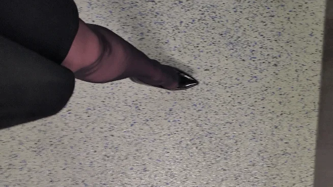 XXX Porn Photo of Nude MilfonHighHeels 1