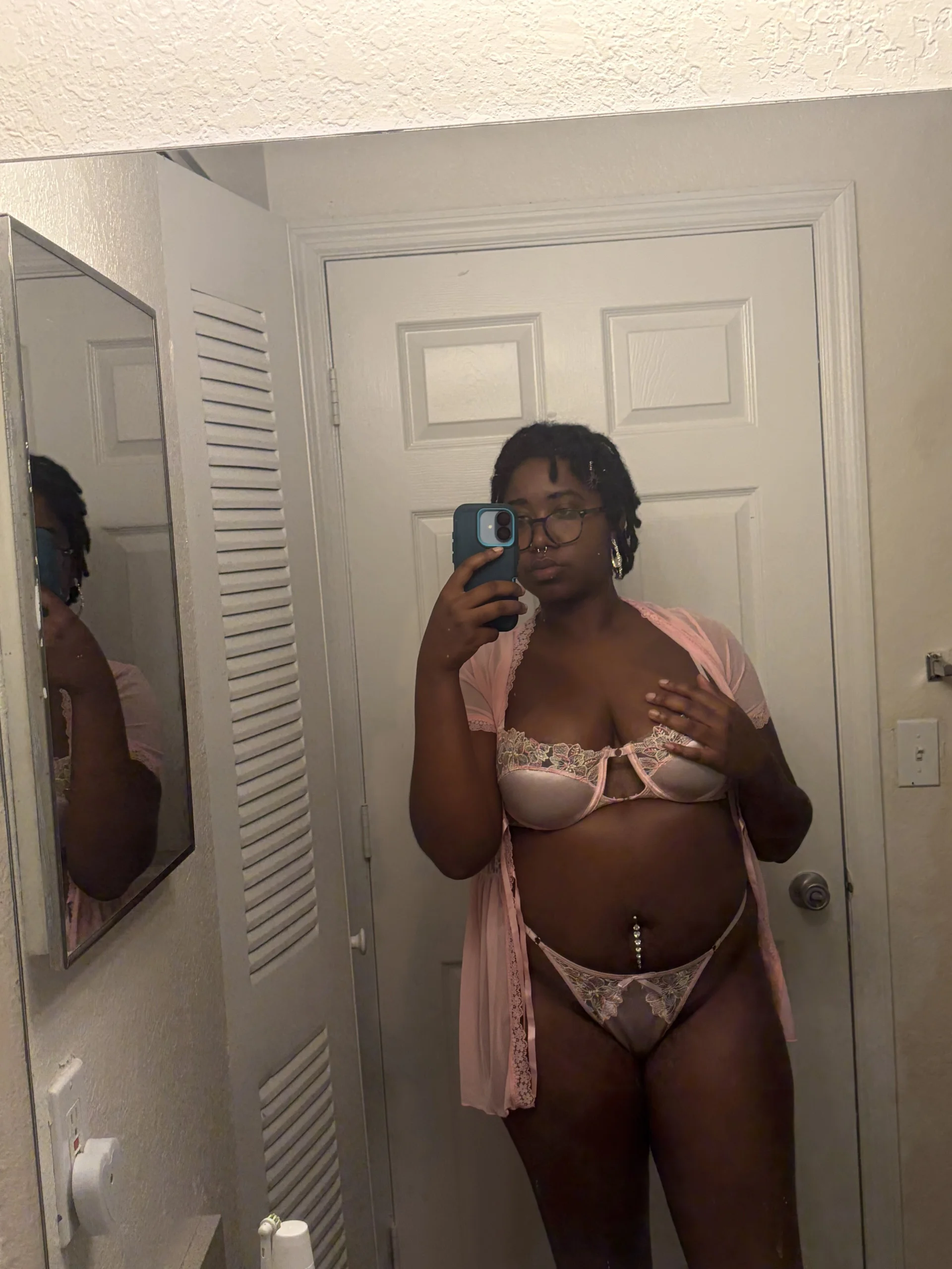 XXX Porn Photo of Nude LovelyNaomiPorter 2