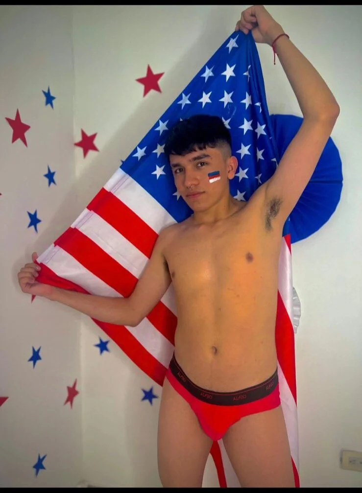 XXX Porn Photo of Nude benji_hoter 17