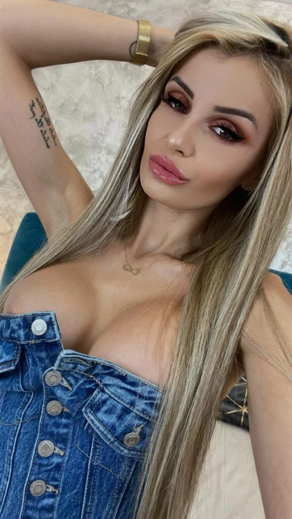 XXX Porn Photo of Nude MiaCharm 10
