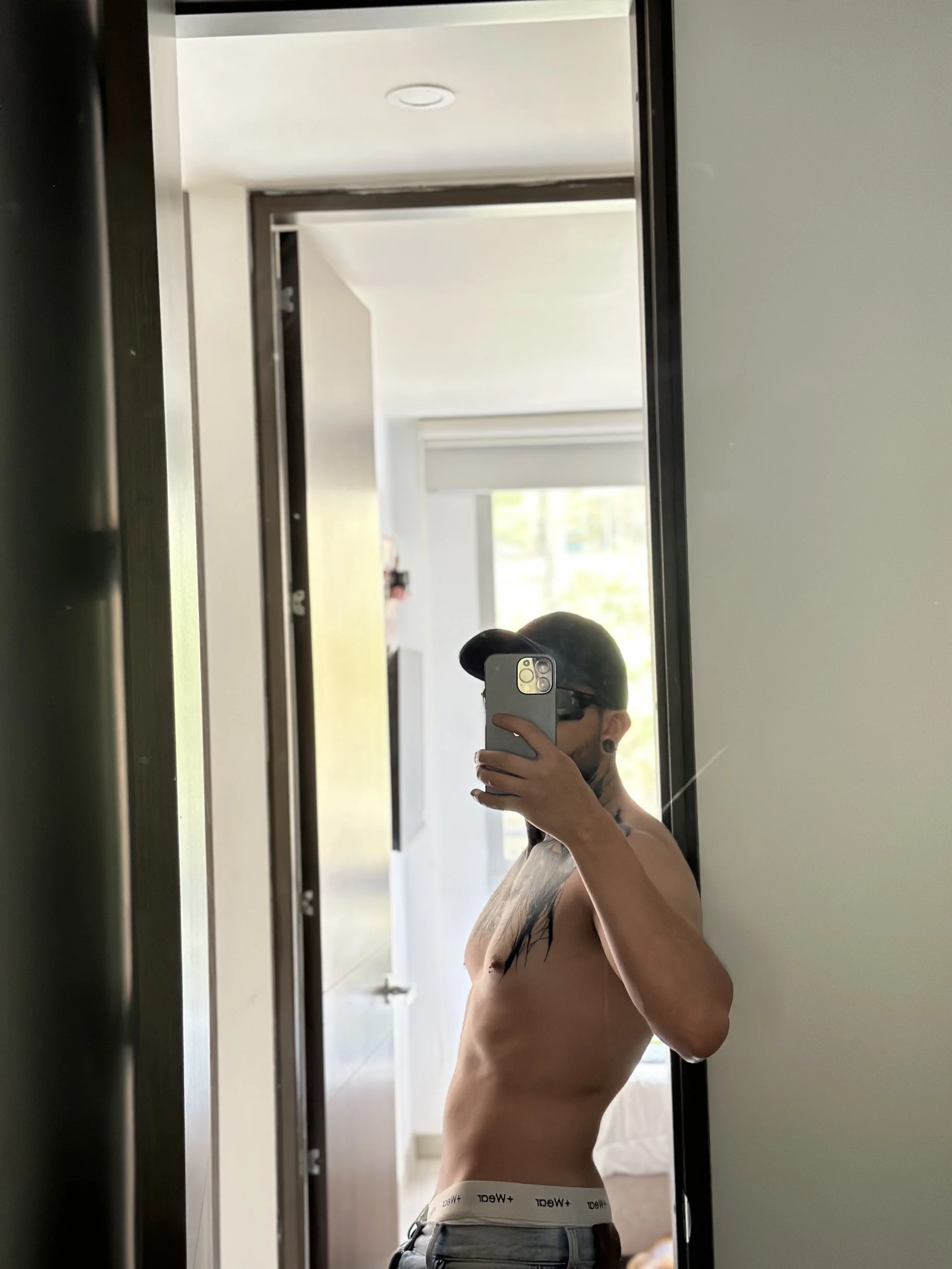 XXX Porn Photo of Nude _tatho_perovich_ 3