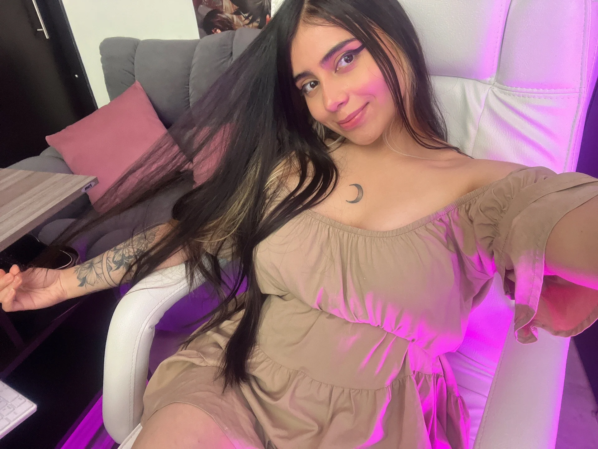 XXX Porn Photo of Nude nicdani_1 10