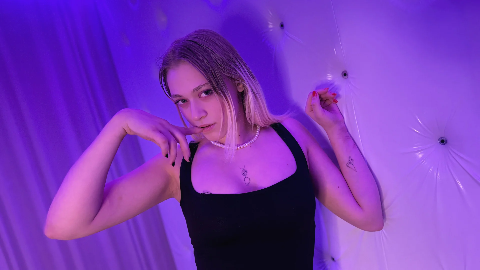 XXX Porn Photo of Nude KaraLiin 2