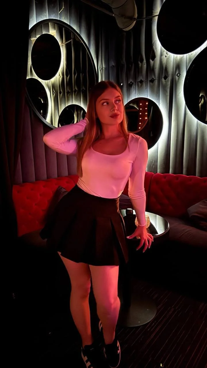 XXX Porn Photo of Nude BlondeHott 1