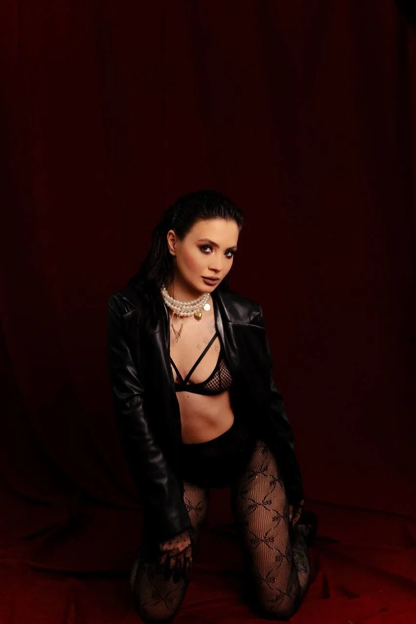 XXX Porn Photo of Nude Just_Scarlet_ 22