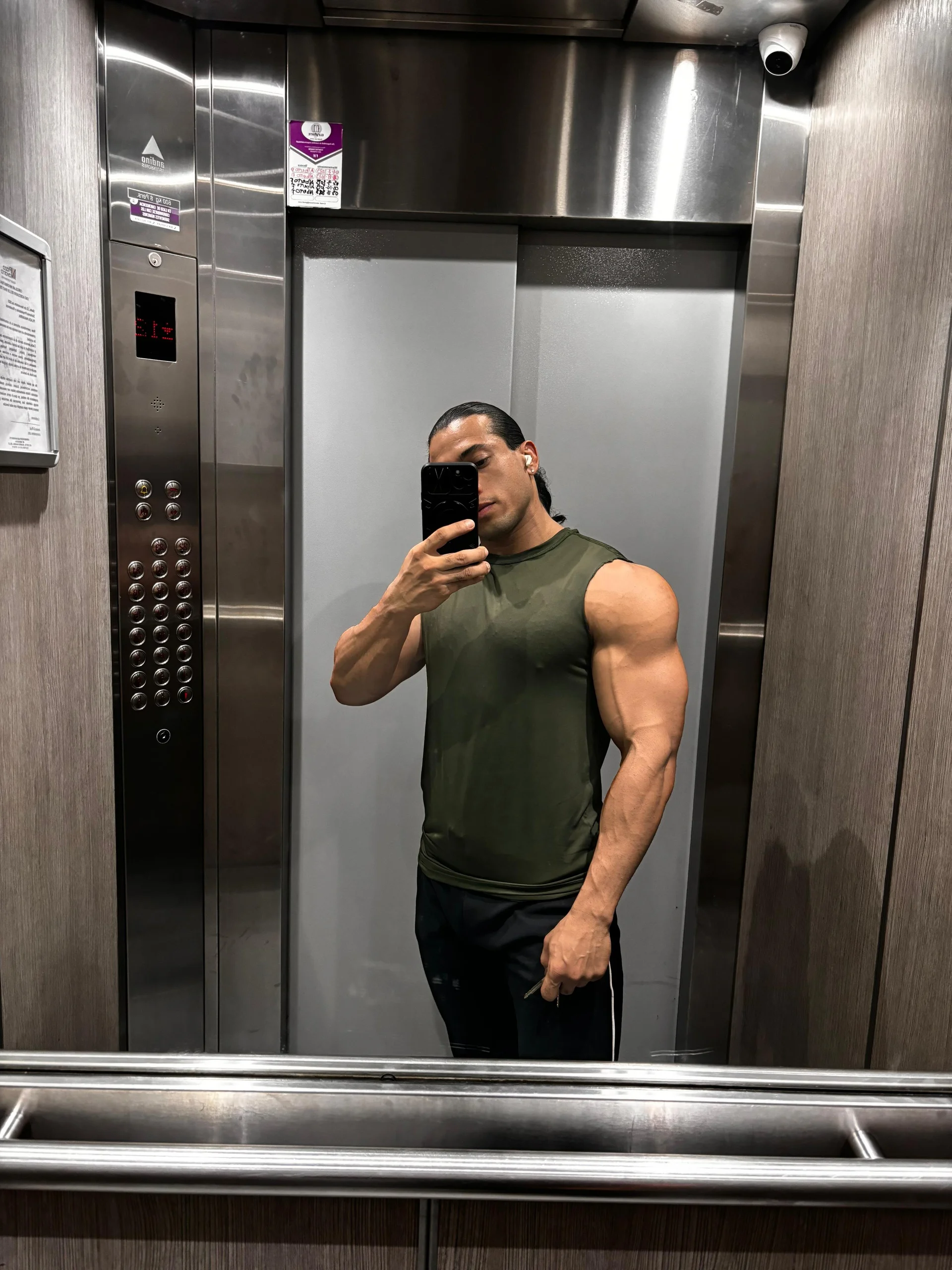 XXX Porn Photo of Nude aaroncolombia 1