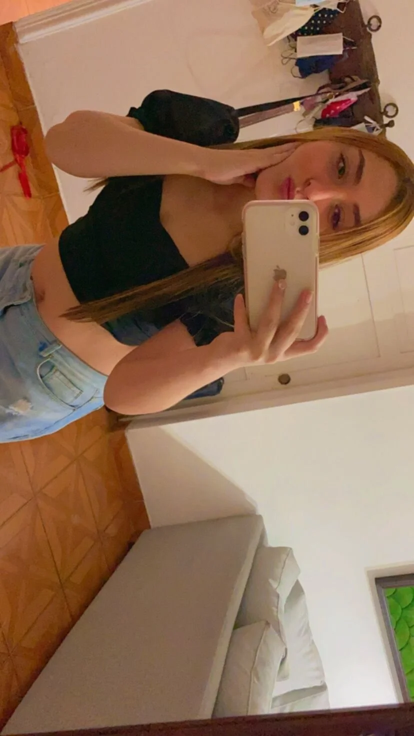 XXX Porn Photo of Nude OraLarson 6