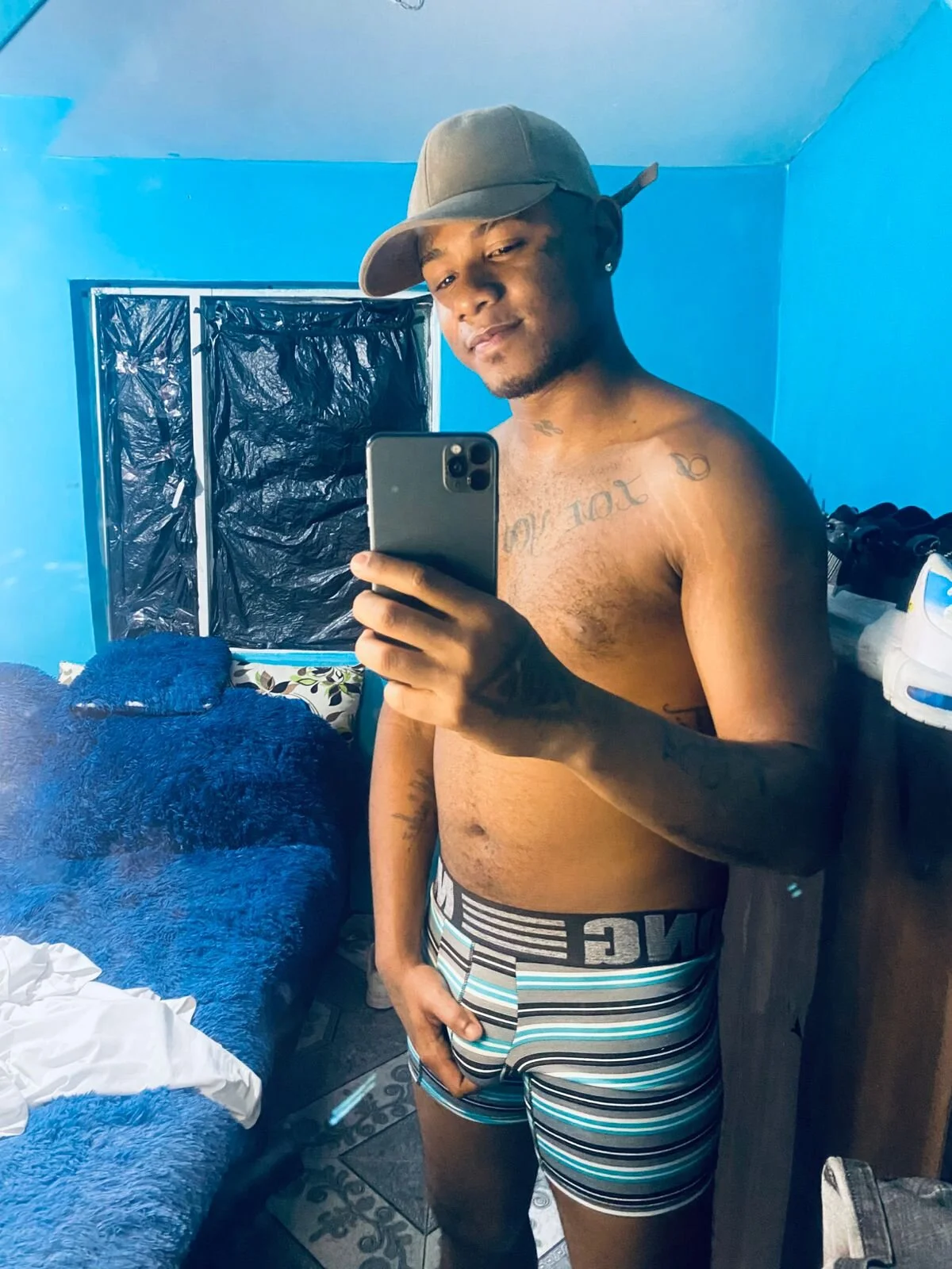 XXX Porn Photo of Nude bombombumnegro 1