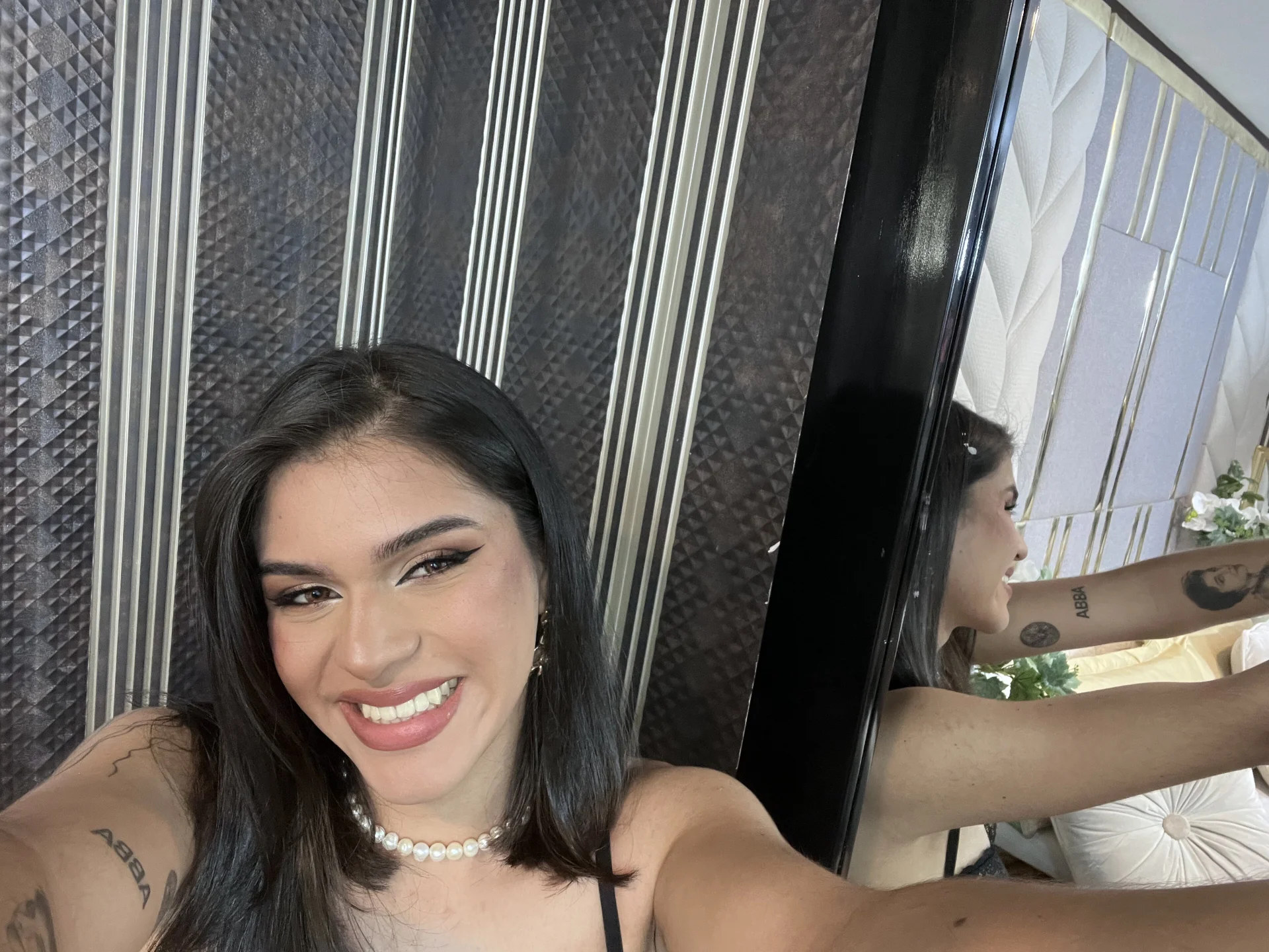 XXX Porn Photo of Nude lizzywindsor 7