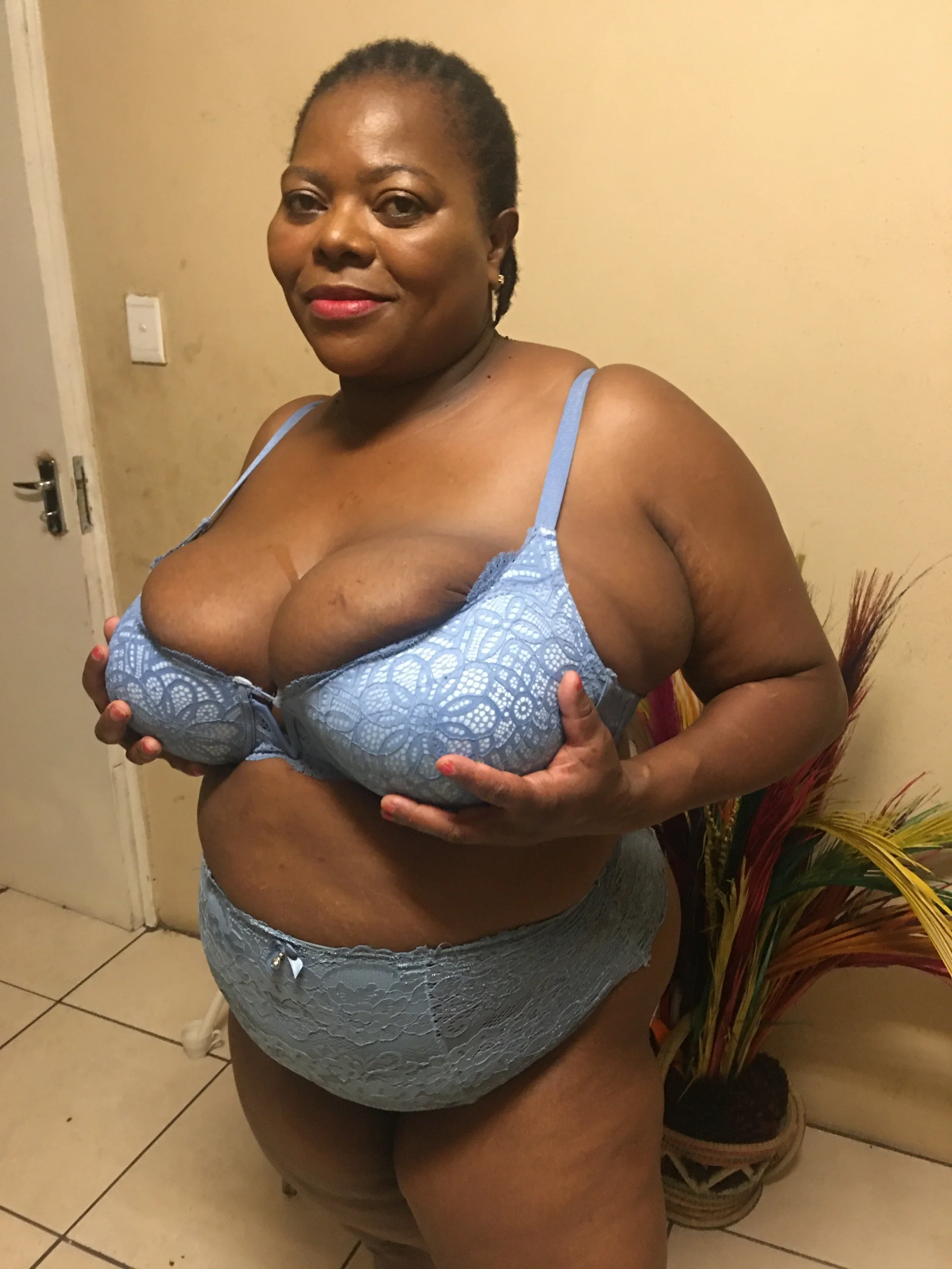 XXX Porn Photo of Nude MatureBoobsDiva 2