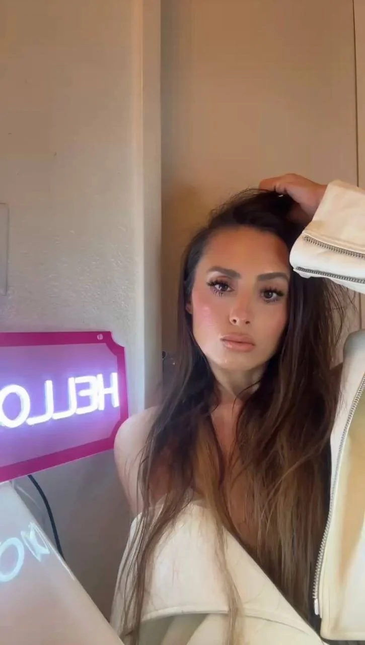XXX Porn Photo of Nude Luxeluvly 1