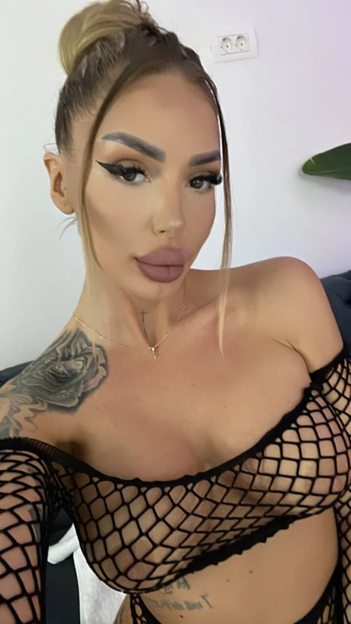 XXX Porn Photo of Nude RaquelleVon 29