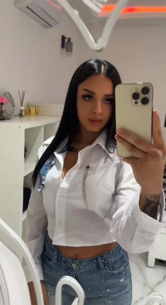XXX Porn Photo of Nude RoxelleFox 5