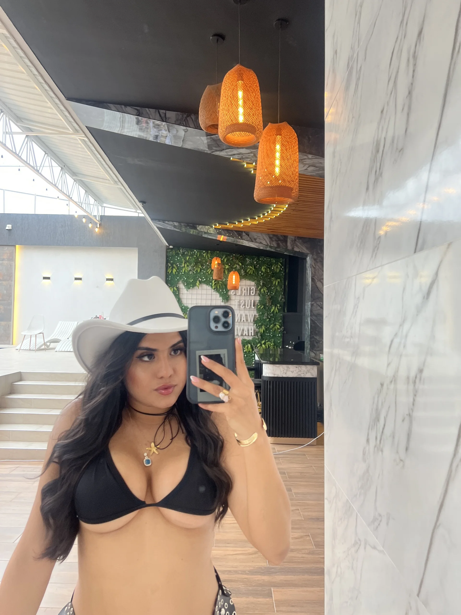XXX Porn Photo of Nude Leialeen1 15
