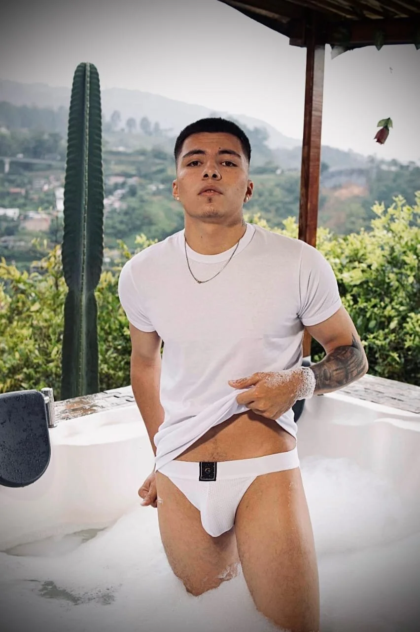 XXX Porn Photo of Nude LoganGreys 2