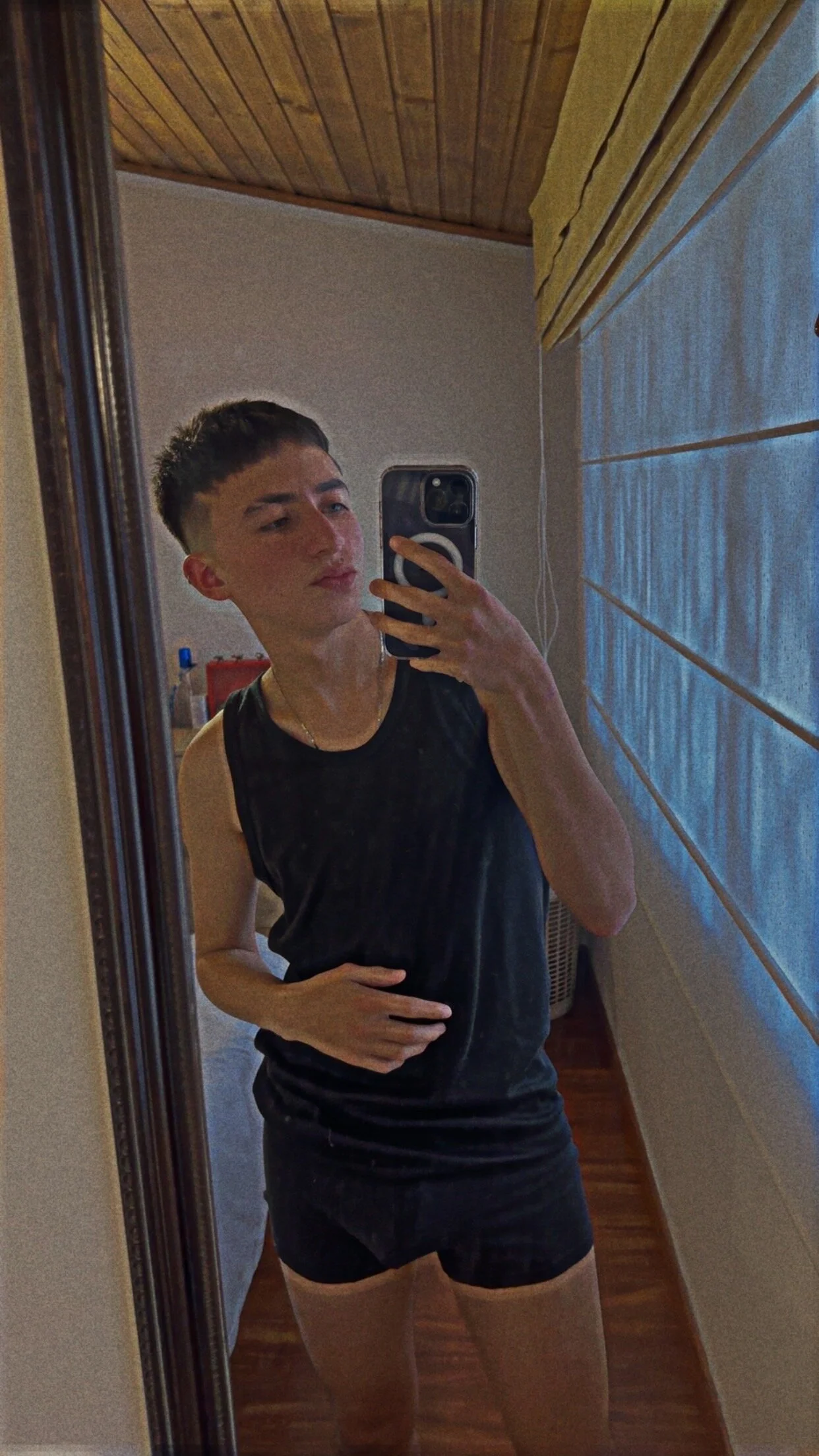 XXX Porn Photo of Nude CamiRojas_boy 30