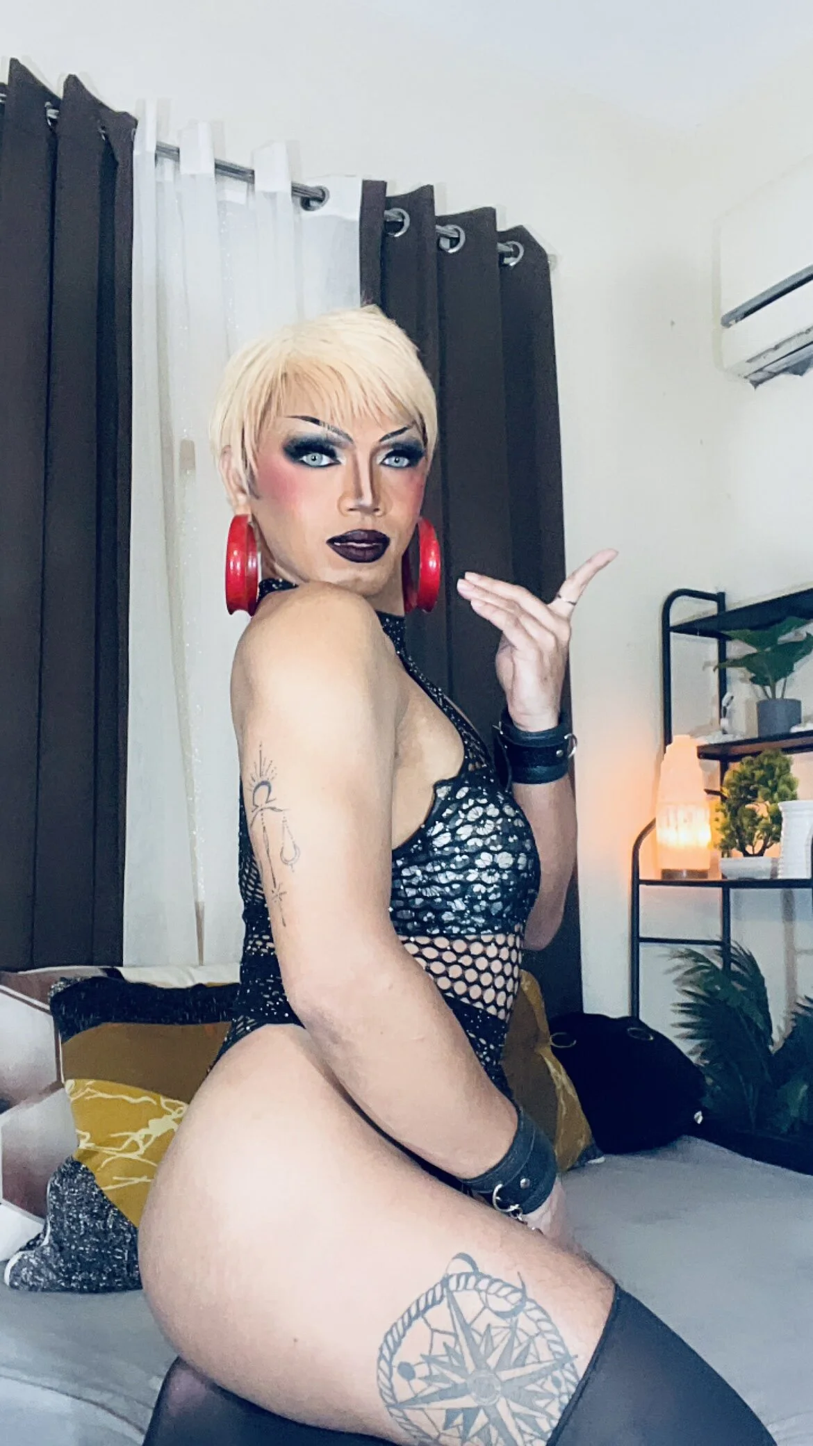 XXX Porn Photo of Nude SmokingDomDiva 5