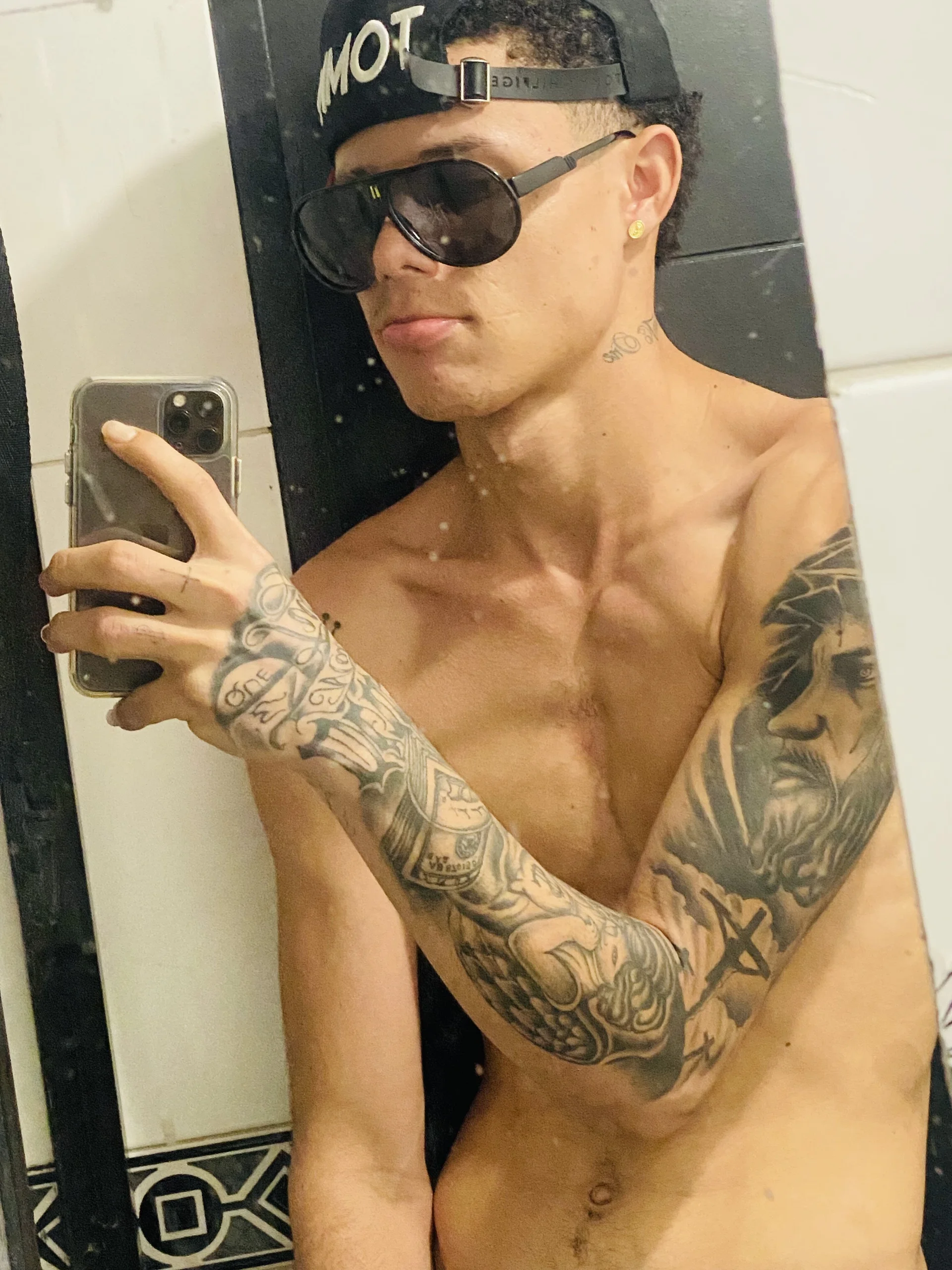 XXX Porn Photo of Nude guy_latin_unlimited 3